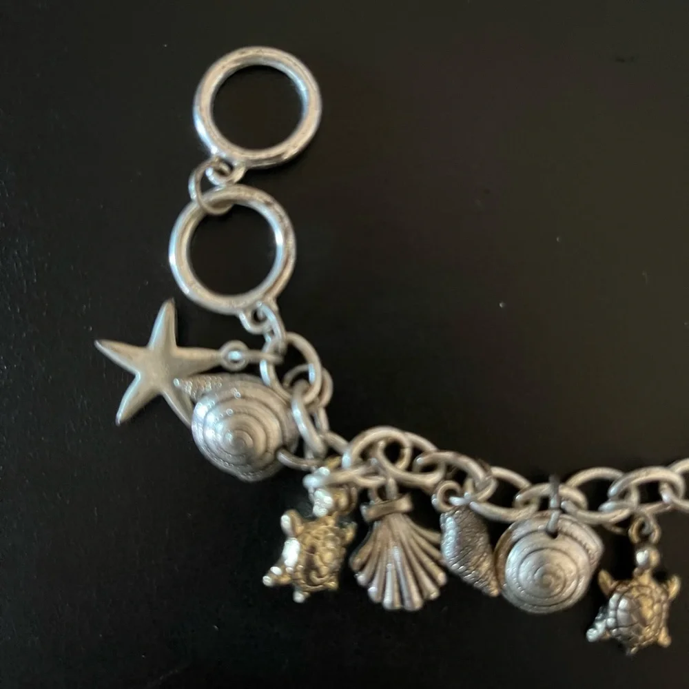 EUC Seashore Beach-y Silver/Gold tone Charm Bracelet with Toggle Closure- 7 1/2” - Picture 4 of 6